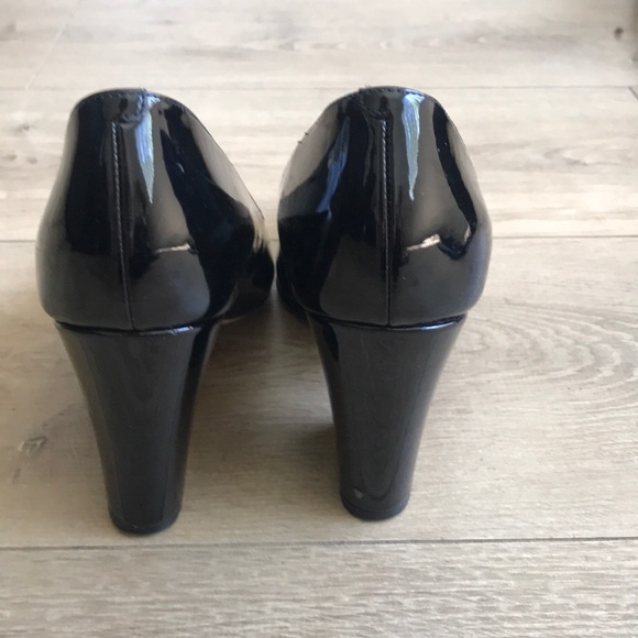 Heels - Picture 4 of 5